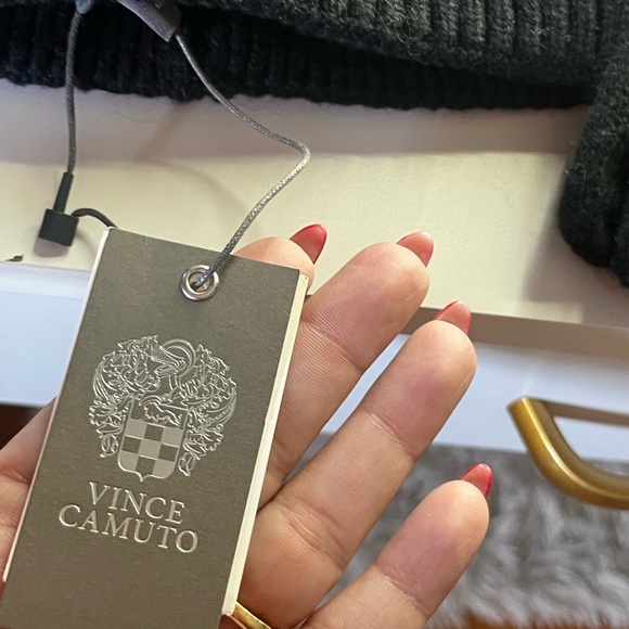 NWT Vince Camuto Set Hat & Gloves - Picture 2 of 6